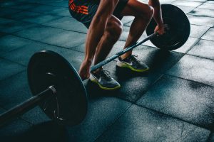 Trening z kettlebellami: Ćwiczenia z wykorzystaniem kulki z uchwytem dla poprawy siły i kondycji